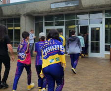 Estudantes de 13 a 28 anos de colégios públicos e privados de Curitiba e região alcançaram a segunda colocação entre 100 equipes de vários países em um torneio internacional realizado nos dias 7 a 9 de junho em Massachusetts. Projeto deles visa melhorar a mobilidade de pessoas idosas.