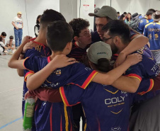 Estudantes de 13 a 28 anos de colégios públicos e privados de Curitiba e região alcançaram a segunda colocação entre 100 equipes de vários países em um torneio internacional realizado nos dias 7 a 9 de junho em Massachusetts. Projeto deles visa melhorar a mobilidade de pessoas idosas.