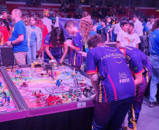 Estudantes de 13 a 28 anos de colégios públicos e privados de Curitiba e região alcançaram a segunda colocação entre 100 equipes de vários países em um torneio internacional realizado nos dias 7 a 9 de junho em Massachusetts. Projeto deles visa melhorar a mobilidade de pessoas idosas.
