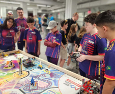 Estudantes de 13 a 28 anos de colégios públicos e privados de Curitiba e região alcançaram a segunda colocação entre 100 equipes de vários países em um torneio internacional realizado nos dias 7 a 9 de junho em Massachusetts. Projeto deles visa melhorar a mobilidade de pessoas idosas.
