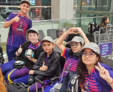 Estudantes de 13 a 28 anos de colégios públicos e privados de Curitiba e região alcançaram a segunda colocação entre 100 equipes de vários países em um torneio internacional realizado nos dias 7 a 9 de junho em Massachusetts. Projeto deles visa melhorar a mobilidade de pessoas idosas.