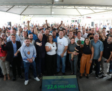 O governador Carlos Massa Ratinho Junior anunciou neste sábado (22), no balneário de Praia de Leste, o projeto de modernização da orla de Pontal do Paraná e um pacote de investimentos para a cidade que ultrapassará R$ 96 milhões