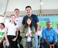O governador Carlos Massa Ratinho Junior anunciou neste sábado (22), no balneário de Praia de Leste, o projeto de modernização da orla de Pontal do Paraná e um pacote de investimentos para a cidade que ultrapassará R$ 96 milhões