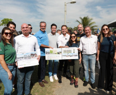 O governador Carlos Massa Ratinho Junior anunciou neste sábado (22), no balneário de Praia de Leste, o projeto de modernização da orla de Pontal do Paraná e um pacote de investimentos para a cidade que ultrapassará R$ 96 milhões