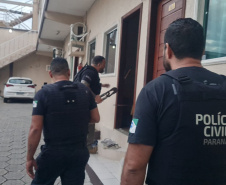 Polícia Civil do Amazonas em operação da investigação conduzida pela PCPR contra grupo de falso consórcio
