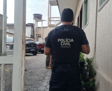 Polícia Civil do Amazonas em operação da investigação conduzida pela PCPR contra grupo de falso consórcio