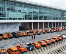 Governo do Paraná abre linha de crédito com juros subsidiados para taxistas renovarem frota
