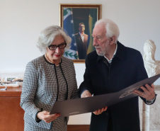 O governador em exercício Darci Piana recebe nesta terça-feira (16) a  Sra Maria Amarilla, Embaixadora do Paraguai.