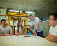 Pesquisa desenvolvida na UEM aponta viabilidade do aço reforçado por  nióbio para obras de construção