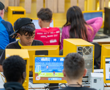  Cerca de um milhão de estudantes voltam às aulas, pela rede de ensino, nesta quarta-feira