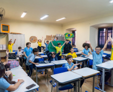Aula de globalização: escolas estaduais mobilizaram alunos para a abertura das Olimpíadas