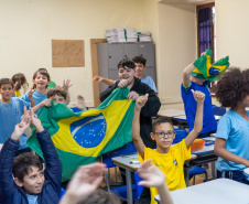 Aula de globalização: escolas estaduais mobilizaram alunos para a abertura das Olimpíadas