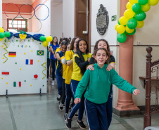 Aula de globalização: escolas estaduais mobilizaram alunos para a abertura das Olimpíadas