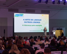Educação promove encontro para capacitar diretores da rede e gestores dos Núcleos Regionais de Educação (NREs) de todo o Estado
