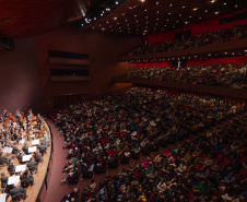Com regência de Christian Vásquez, Orquestra Sinfônica toca Shostakovich e Vaughan Williams