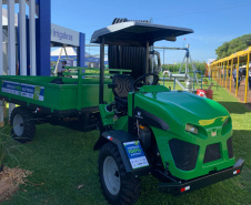 Trator elétrico desenvolvido na Unioeste promove uso de tecnologia sustentável no campo