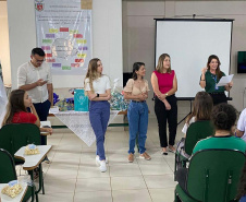 Intercambistas do Ganhando o Mundo do NRE de Campo Mourão recebem apoio psicológico para lidar com desafios da viagem
