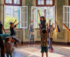 Crianças e adolescentes podem aproveitar programação intensa e  gratuita no Museu Paranaense em julho