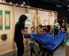 Crianças e adolescentes podem aproveitar programação intensa e  gratuita no Museu Paranaense em julho