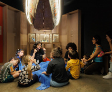 Crianças e adolescentes podem aproveitar programação intensa e  gratuita no Museu Paranaense em julho