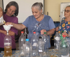 Sanepar ensina comunidade a fazer sabão ecológico 