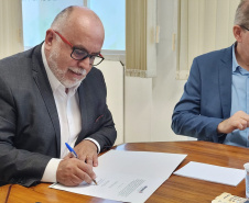 Com parceria entre Sesa, Setti e Unicentro, Hospital Regional Centro-Oeste formaliza implantação de hospital-escola