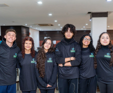Participantes do projeto Porta-vozes são recebidos pelo secretário da Educação, Roni Miranda