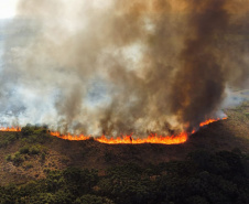 IAT ajuda a combater três novos focos de incêndio florestal no Paraná