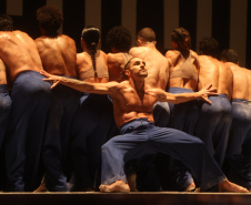 Coreografia Castelo do ballet Teatro Guaira