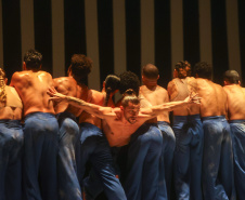 Coreografia Castelo do ballet Teatro Guaira