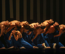 Coreografia Castelo do ballet Teatro Guaira