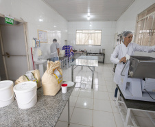 Produtos orgânicos produzidos no mesmo ambiente que convencionais, Selma Maria de Andrade e seu filho Guilherme de Andrade Cardoso produzem doces, geléias pães e frutas congeladas orgânicas e conciliam com a produção de bolacha e pão integral com certificaçõ do TECPAR