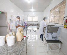 Produtos orgânicos produzidos no mesmo ambiente que convencionais, Selma Maria de Andrade e seu filho Guilherme de Andrade Cardoso produzem doces, geléias pães e frutas congeladas orgânicas e conciliam com a produção de bolacha e pão integral com certificaçõ do TECPAR