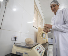 Produtos orgânicos produzidos no mesmo ambiente que convencionais, Selma Maria de Andrade e seu filho Guilherme de Andrade Cardoso produzem doces, geléias pães e frutas congeladas orgânicas e conciliam com a produção de bolacha e pão integral com certificaçõ do TECPAR