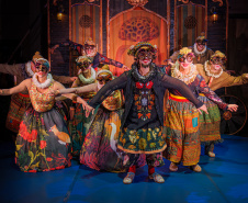 G2 COMPANHIA DE DANÇA – Alguns bailarinos que participaram dessas montagens icônicas hoje integram a G2 Companhia de Dança, grupo sênior do Teatro Guaíra que se dedica a explorar a maturidade artística em espetáculos que abordam temas universais e a riqueza da experiência humana.