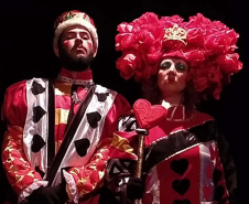 Peça para crianças "Alice no país das maravilhas" no Guairinha