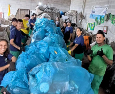 Portos do Paraná participa de mutirão de limpeza na Ilha do Mel e retira quase 3 toneladas de resíduos