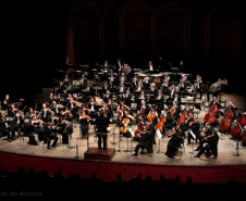 Em 2025, a Orquestra Sinfônica do Paraná (OSP) celebrará 40 anos de história como a primeira e maior orquestra pública do Estado. Fundada em 1985, a OSP tem como missão democratizar o acesso à música clássica, realizando concertos com valores acessíveis e colaborando com outros corpos artísticos do Teatro Guaíra.