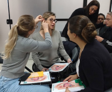 Atendimento SUS: curso forma profissionais da saúde para aplicação da técnica de auriculoterapia 