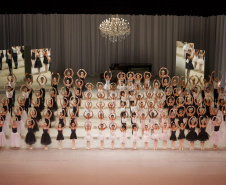  Com 100 alunos em formação, a  Escola de Dança Teatro Guaíra (EDTG) oferece aulas gratuitas, mantidas pelo governo estadual.
