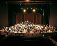 Em 2025, a Orquestra Sinfônica do Paraná (OSP) celebrará 40 anos de história como a primeira e maior orquestra pública do Estado. Fundada em 1985, a OSP tem como missão democratizar o acesso à música clássica, realizando concertos com valores acessíveis e colaborando com outros corpos artísticos do Teatro Guaíra.