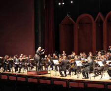 Em 2025, a Orquestra Sinfônica do Paraná (OSP) celebrará 40 anos de história como a primeira e maior orquestra pública do Estado. Fundada em 1985, a OSP tem como missão democratizar o acesso à música clássica, realizando concertos com valores acessíveis e colaborando com outros corpos artísticos do Teatro Guaíra.