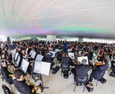 Em 2025, a Orquestra Sinfônica do Paraná (OSP) celebrará 40 anos de história como a primeira e maior orquestra pública do Estado. Fundada em 1985, a OSP tem como missão democratizar o acesso à música clássica, realizando concertos com valores acessíveis e colaborando com outros corpos artísticos do Teatro Guaíra.