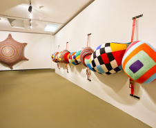 Últimos dias da exposição “Extravagâncias” de Joana Vasconcelos no MON
