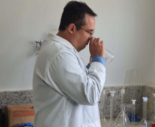 Sanepar intensifica aplicação de produtos para tratar água do Tibagi