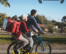 "A Casa Amarela", um curta-metragem escrito e dirigido pelo cineasta paranaense Adriel Nizer, formado na Unespar, conquistou o prêmio de melhor roteiro no 52º Festival de Cinema de Gramado.