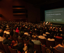 Diretor de "O Poderoso Chefão", Francis Ford Coppola lota Teatro Guaíra em aula de cinema