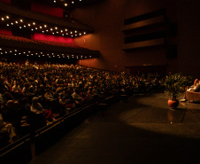 Diretor de "O Poderoso Chefão", Francis Ford Coppola lota Teatro Guaíra em aula de cinema