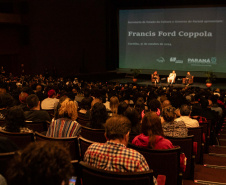 Diretor de "O Poderoso Chefão", Francis Ford Coppola lota Teatro Guaíra em aula de cinema