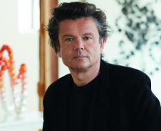 MON realiza exposição do artista francês Jean-Michel Othoniel